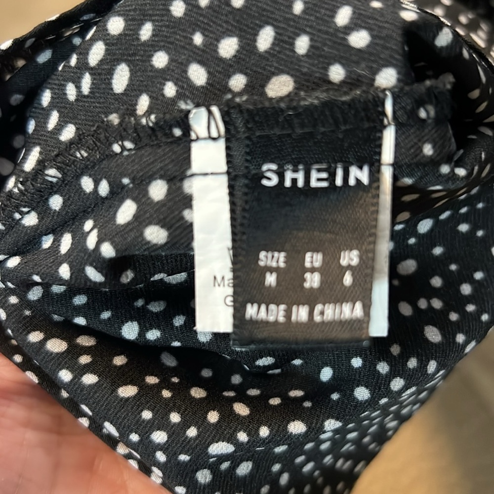 SHEIN Women’s Size S/M (6) V-Neck Black & White Smocked Dress - Picture 4 of 4